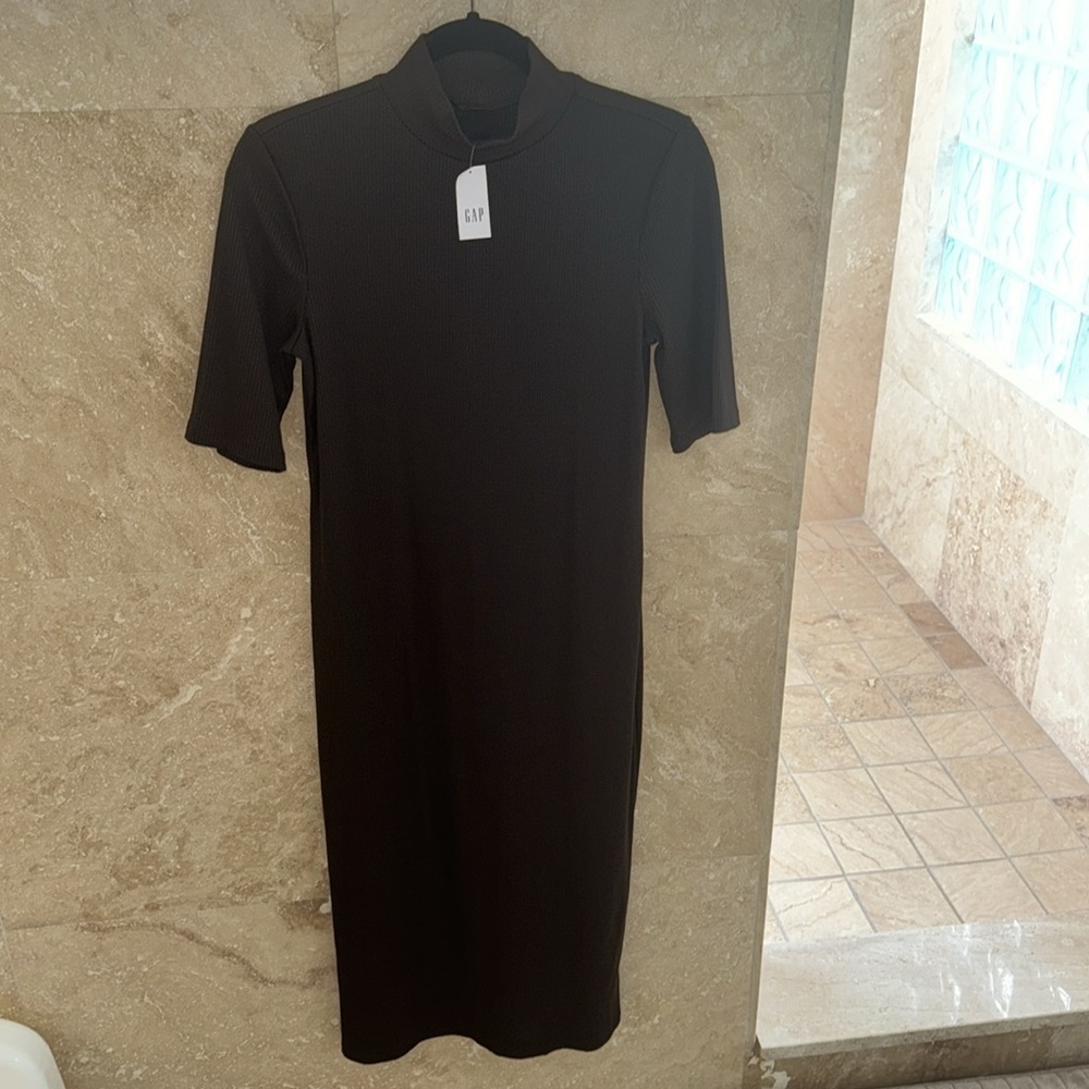 NWT GAP Mockneck MIDI Dress- Brown Medium
8148 - Picture 4 of 4